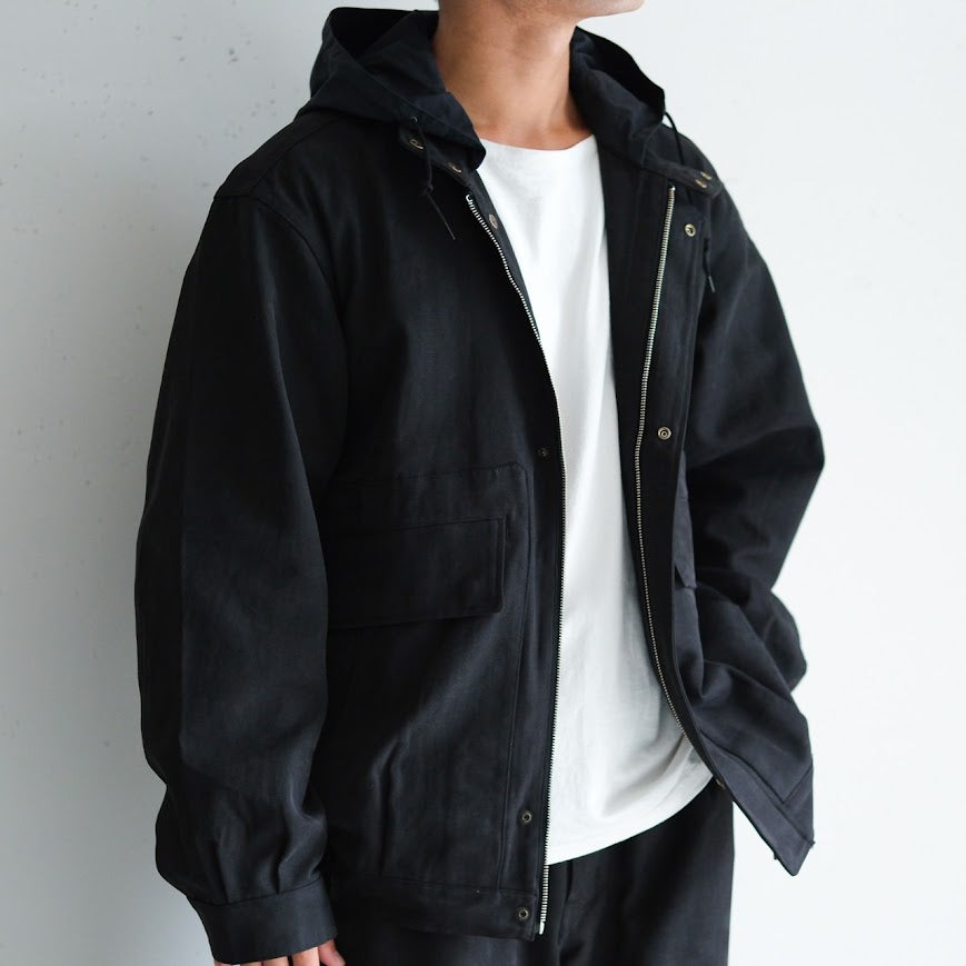 高機能と洗練を両立するスポーティングブルゾン「PHIGVEL - HOODED