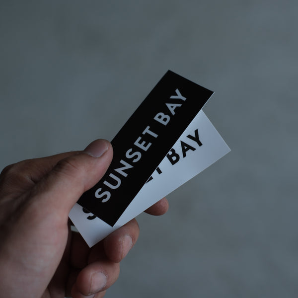 SUNSET BAY - BOX LOGO STICKER -BLACK-