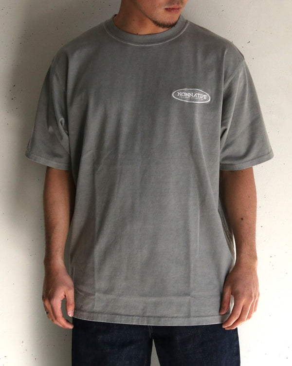 DWELLER S/S TEE "NONNATIVE - 1” / GRAY