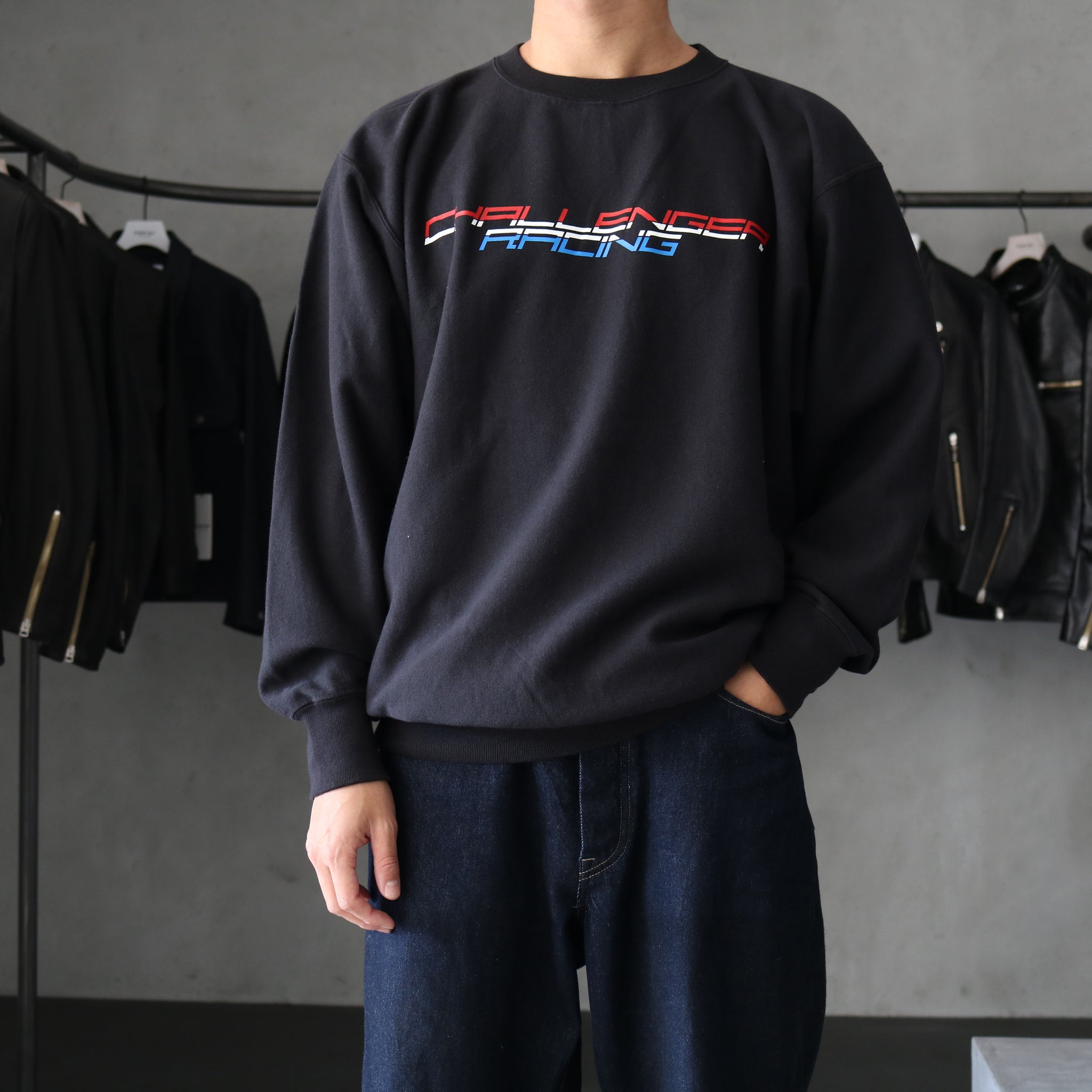 CHALLENGER（チャレンジャー） -RACING LOGO C/N SWEAT- BLACK