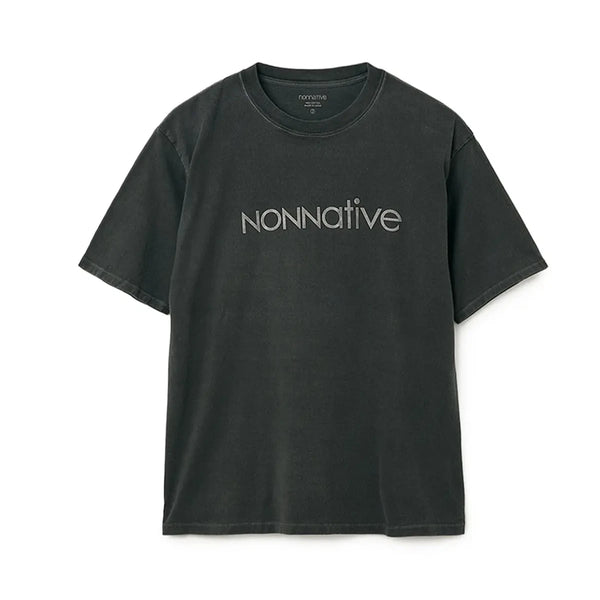 DWELLER S/S TEE "NONNATIVE - 2” / CHARCOAL