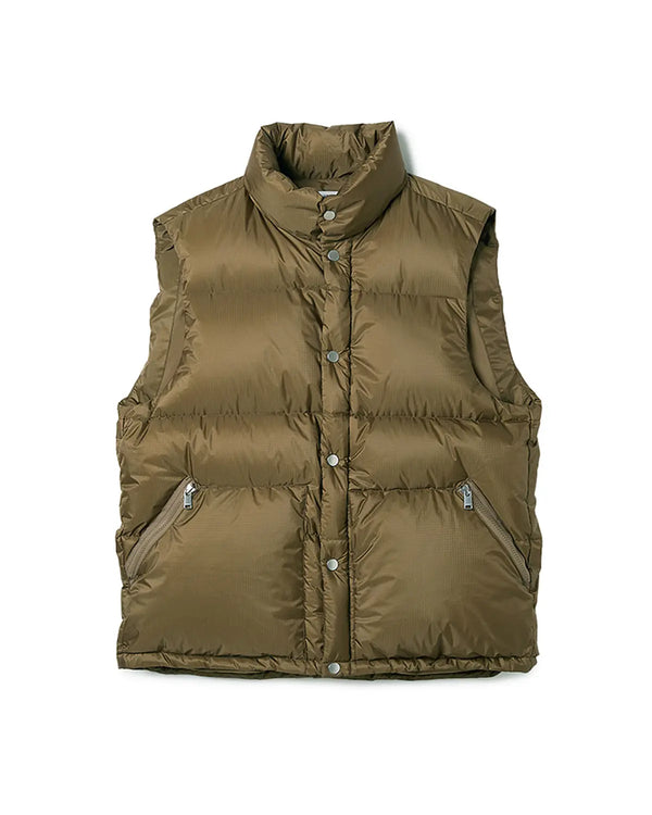 nonnative - EXPLORER DOWN VEST NYLON RIPSTOP WITH WINDSTOPPER® - COYOTE