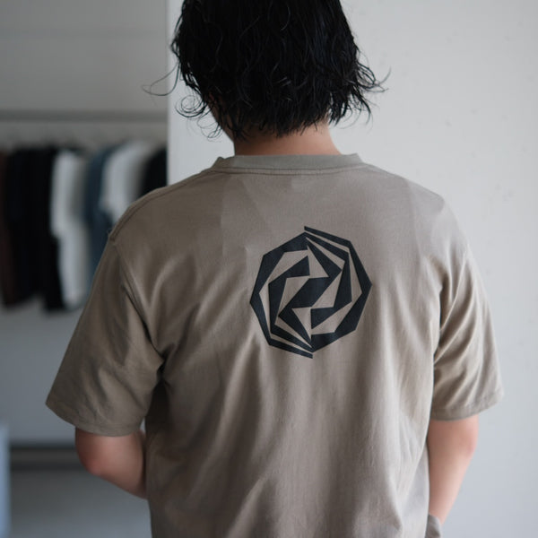 nonnative -DWELLER S/S TEE "OVERLAND ESCAPE" 1 - KHAKI