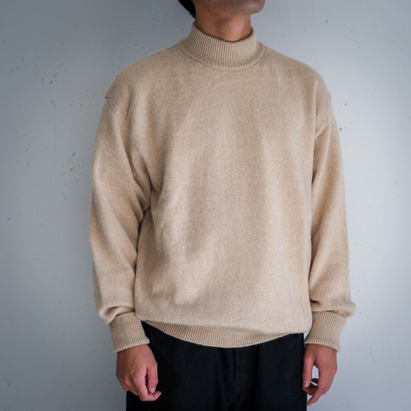 MASSTARD - DAILY HIGH NECK SWEATER- BEIGE