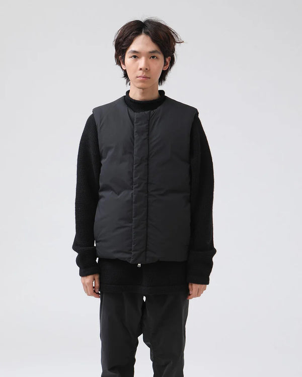 nonnative - EXPLORER DOWN VEST NYLON TAFFETA WITH GORE-TEX WINDSTOPPER - BLACK